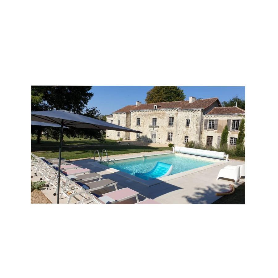 Domaine De Bourgville Monts-sur-Guesnes ภายนอก รูปภาพ