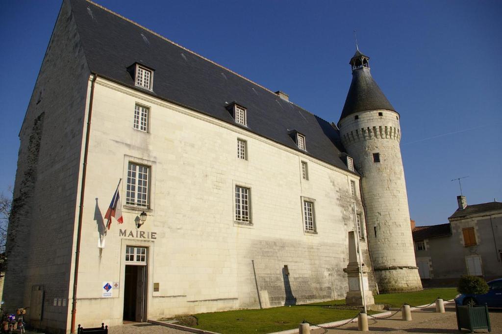 Domaine De Bourgville Monts-sur-Guesnes ภายนอก รูปภาพ