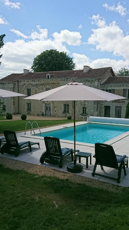 Domaine De Bourgville Monts-sur-Guesnes ภายนอก รูปภาพ