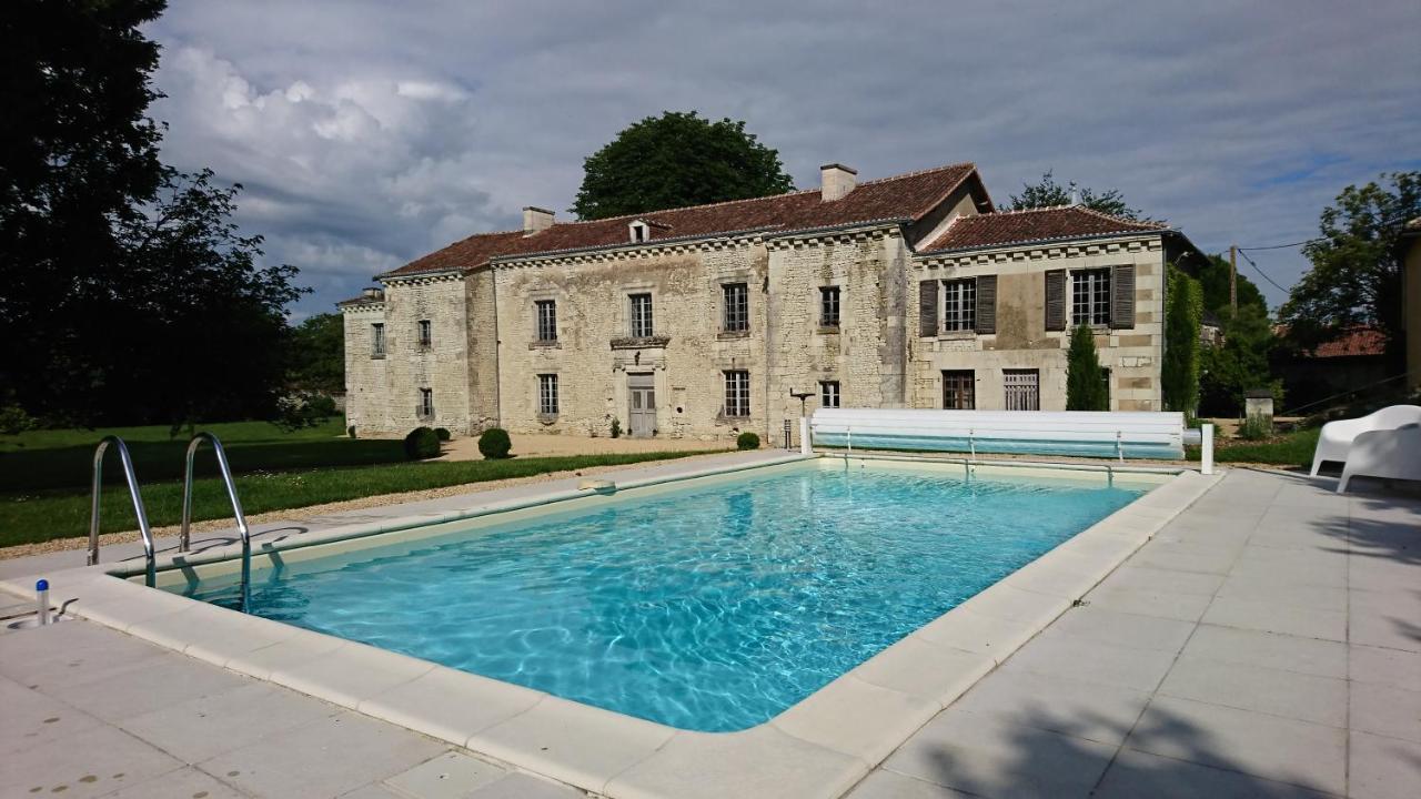 Domaine De Bourgville Monts-sur-Guesnes ภายนอก รูปภาพ